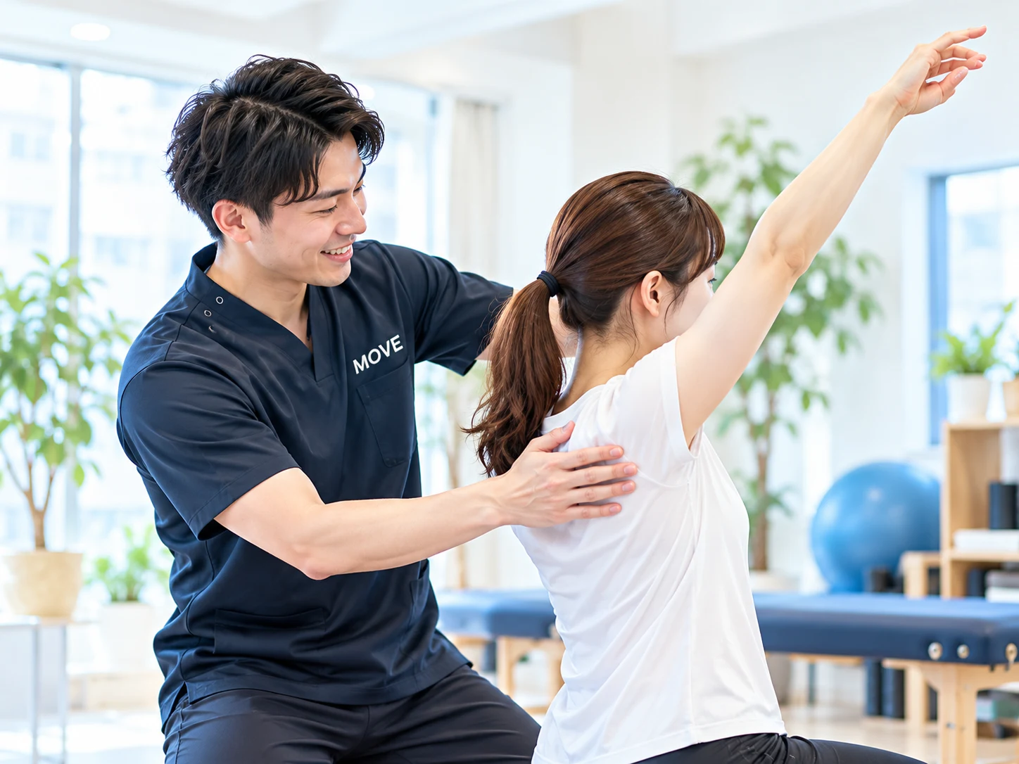 身体の動きを確認する名古屋MOVE整体院の整体師